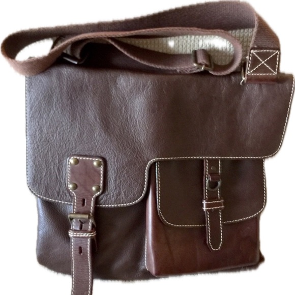 Claudia Firenze Other - Claudia Firenze Messenger Bag 💼